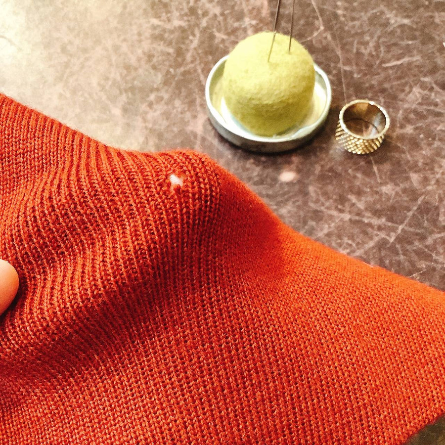 洋服の破けの修理（職人の手作業 カケハギ）お見積り